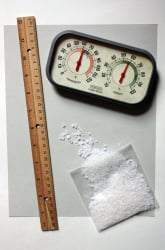 Can Hydrogel Crystals be Used as a Sensitive Humidity Indicator?