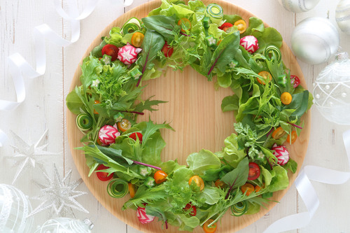 Create a Christmas Wreath Salad